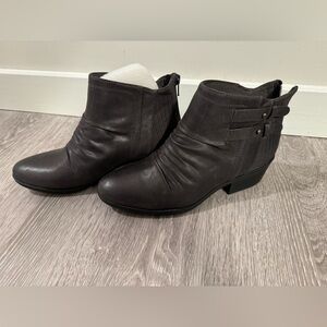 Bare Traps Leather Bootie NWOT never worn